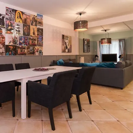 South Holland Homestay